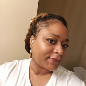 Meet your Posher, Latoya